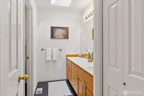 Bath - 2408 55th St SW, Everett, WA 98203 photo 4 of 4