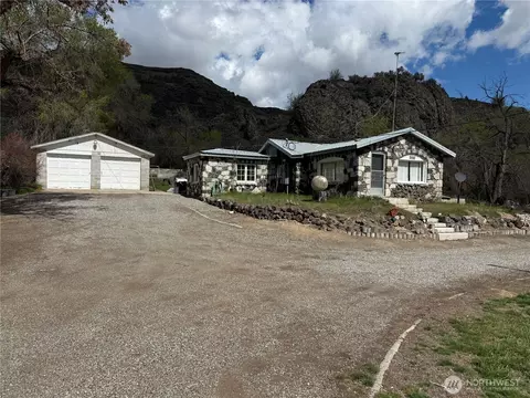 22152 Pleasant Valley Rd NE, Grand Coulee, WA 99133