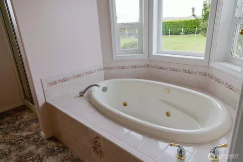 Bath - 53 Arbor Ln, Sequim, WA 98382 photo 2 of 3