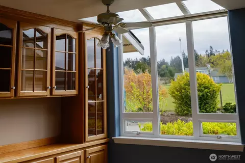 Living - 53 Arbor Ln, Sequim, WA 98382 photo 2 of 4