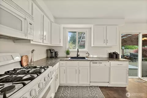 Kitchen - 211 170th St E, Spanaway, WA 98387 photo 3 of 4