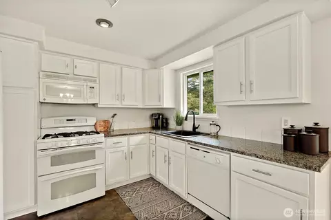 Kitchen - 211 170th St E, Spanaway, WA 98387 photo 2 of 4