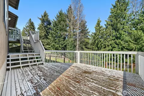 Exterior - 217 Capri Pl, Everett, WA 98203 photo 6 of 9