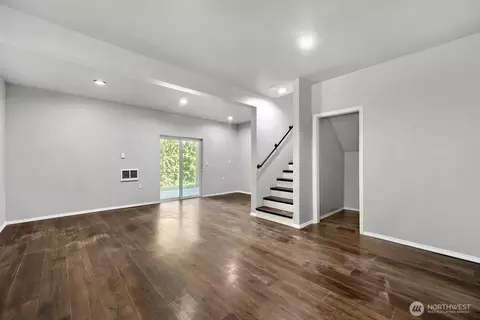 Living - 217 Capri Pl, Everett, WA 98203 photo 2 of 2