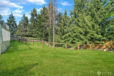 Exterior - 217 Capri Pl, Everett, WA 98203 photo 8 of 9