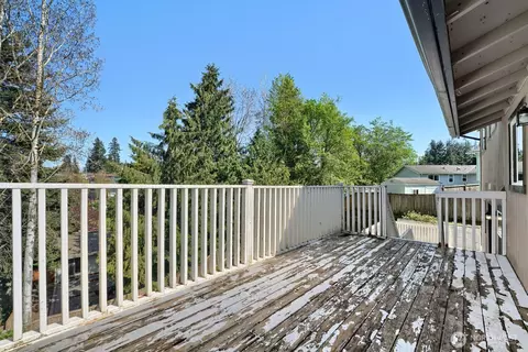 Exterior - 217 Capri Pl, Everett, WA 98203 photo 4 of 9