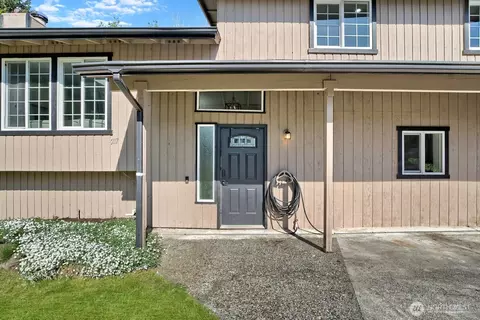 Exterior - 217 Capri Pl, Everett, WA 98203 photo 3 of 9