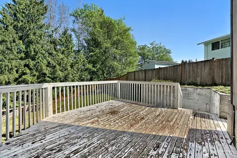 Exterior - 217 Capri Pl, Everett, WA 98203 photo 5 of 9