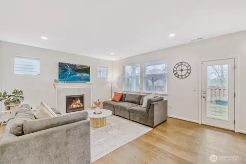 Living - 3008 47th St SE, Everett, WA 98203 photo 1 of 2