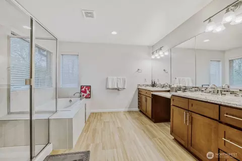 Bath - 3008 47th St SE, Everett, WA 98203 photo 1 of 3