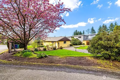 8236 120th Ave NE, Kirkland, WA 98033