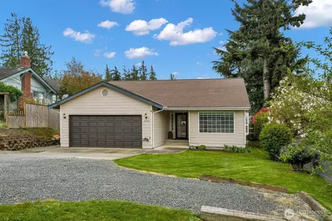 8240 Cedarhome Dr, Stanwood, WA 98292