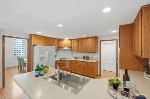 Kitchen - 15634 27th Dr SE, Mill Creek, WA 98012 photo 4 of 5