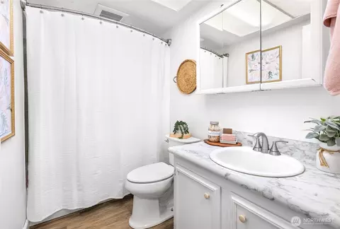 Bath - 20214 12th Dr SE, Bothell, WA 98012 photo 1 of 2