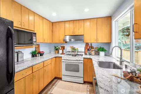 Kitchen - 20214 12th Dr SE, Bothell, WA 98012 photo 2 of 2
