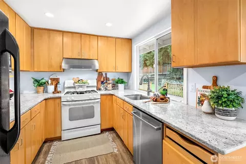 Kitchen - 20214 12th Dr SE, Bothell, WA 98012 photo 1 of 2