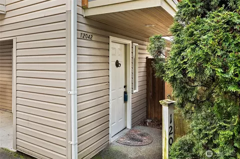 12042 31st Ave NE, Seattle, WA 98125