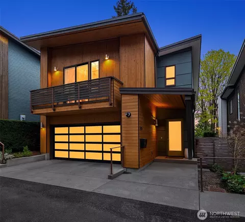 305 24th Ave E, Seattle, WA 98112