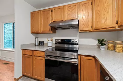 Kitchen - 7408 2nd Dr SE, Everett, WA 98203 photo 2 of 4