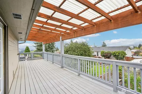 Exterior - 2006 NW Fargo Loop, Camas, WA 98607 photo 4 of 11