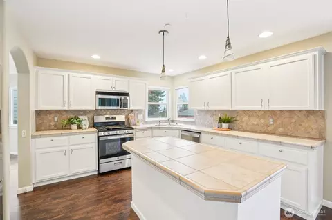 Kitchen - 2006 NW Fargo Loop, Camas, WA 98607 photo 2 of 3