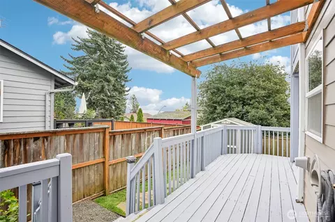 Exterior - 2006 NW Fargo Loop, Camas, WA 98607 photo 5 of 11