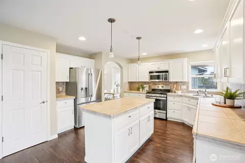 Kitchen - 2006 NW Fargo Loop, Camas, WA 98607 photo 3 of 3