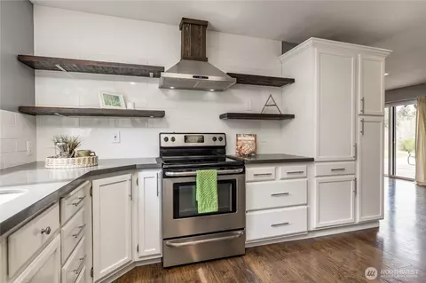 Kitchen - 21118 26th Ave E, Spanaway, WA 98387 photo 3 of 3