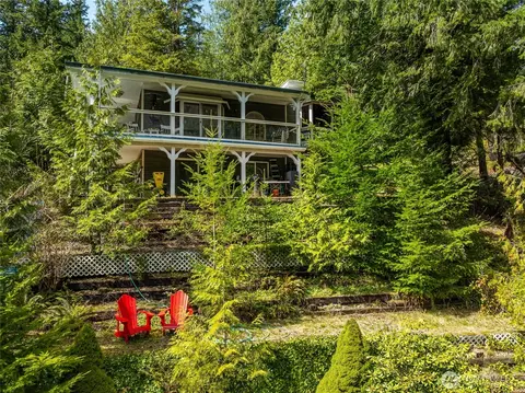 9244 Black Mountain Ln, Maple Falls, WA 98266