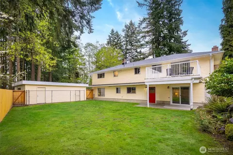 Exterior - 5402 West Dr, Everett, WA 98203 photo 4 of 17