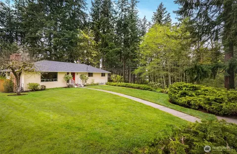 Exterior - 5402 West Dr, Everett, WA 98203 photo 8 of 17