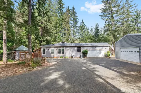 251 N Goldeneye Dr, Hoodsport, WA 98548