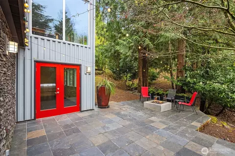 1534 Hillside Dr SE, Issaquah, WA 98027