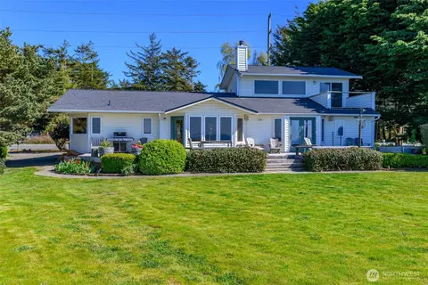 1889 W Beach Rd, Oak Harbor, WA 98277