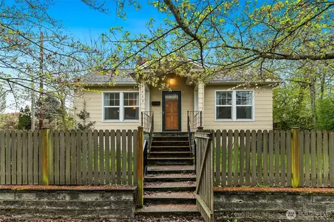 5003 Woodlawn Ave N, Seattle, WA 98103