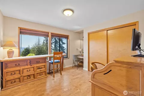 Bedroom - 465 Quails Roost Rd, Sequim, WA 98382 photo 2 of 3
