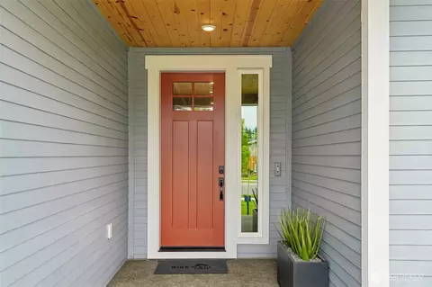 Entry Way - 596 Thompson Dr, Enumclaw, WA 98022 photo 1 of 3