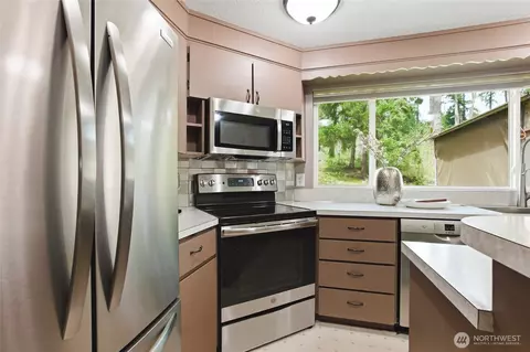Kitchen - 3719 260th St E, Spanaway, WA 98387 photo 3 of 4