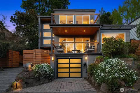 1030 Washington Pl E, Seattle, WA 98112