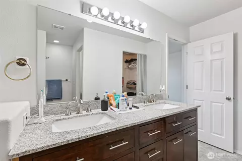 Bath - 3206 96th Pl SE, Everett, WA 98208 photo 3 of 3