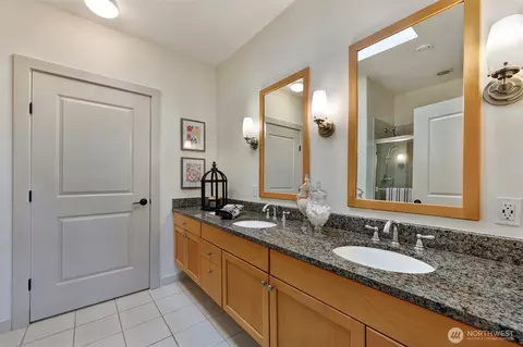 Bath - 75 Pine St #212, Edmonds, WA 98020 photo 2 of 3
