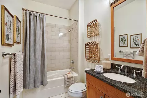 Bath - 75 Pine St #212, Edmonds, WA 98020 photo 1 of 3