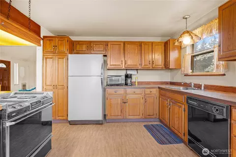 Kitchen - 23414 46th Ave E, Spanaway, WA 98387 photo 4 of 4