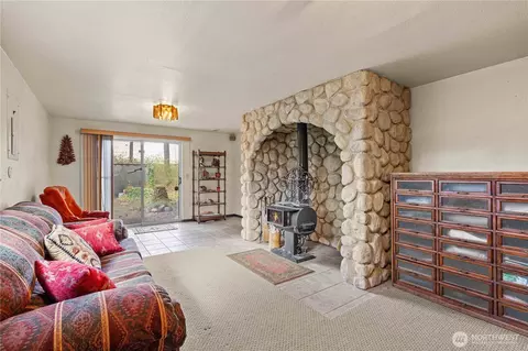 Living - 23414 46th Ave E, Spanaway, WA 98387 photo 3 of 4