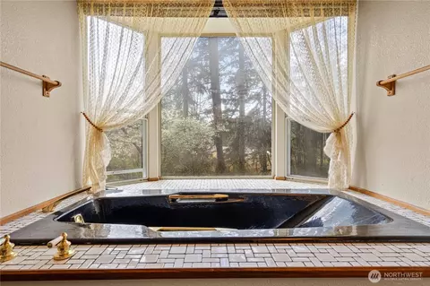Bath - 23414 46th Ave E, Spanaway, WA 98387 photo 2 of 3