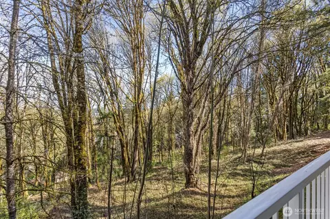 15230 SE 43rd St #C101, Bellevue, WA 98006