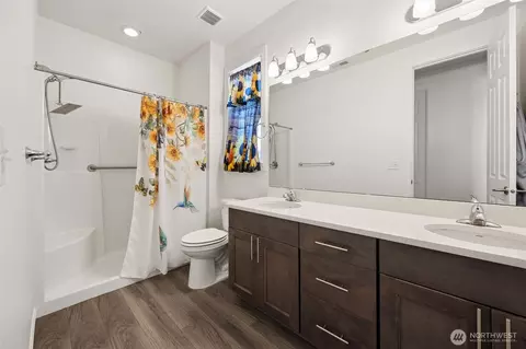 Bath - 5594 157th Ave Ct E, Sumner, WA 98390 photo 1 of 2