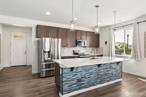 Kitchen - 5594 157th Ave Ct E, Sumner, WA 98390 photo 2 of 3