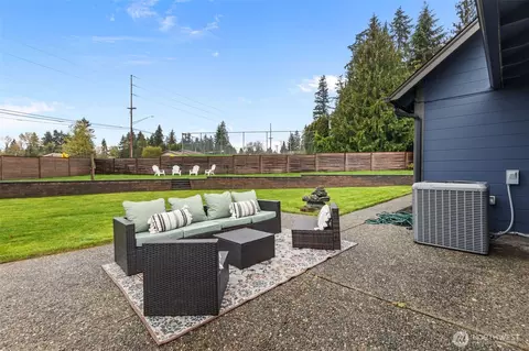 Exterior - 22720 2nd Pl W, Bothell, WA 98021 photo 2 of 9