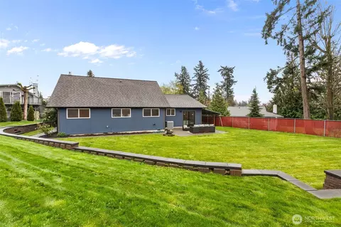 Exterior - 22720 2nd Pl W, Bothell, WA 98021 photo 8 of 9